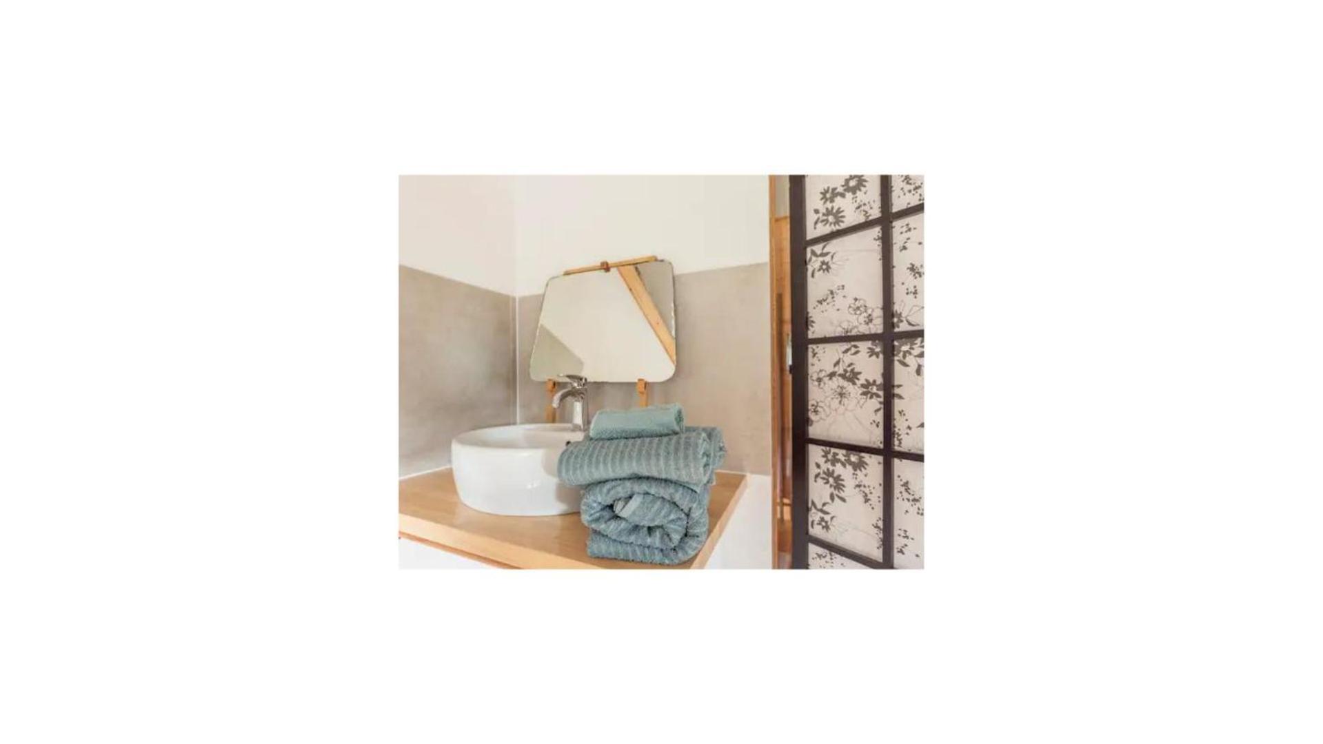 Chambre Triple Deluxe - Gite De La Louve Fougax-et-Barrineuf Екстериор снимка
