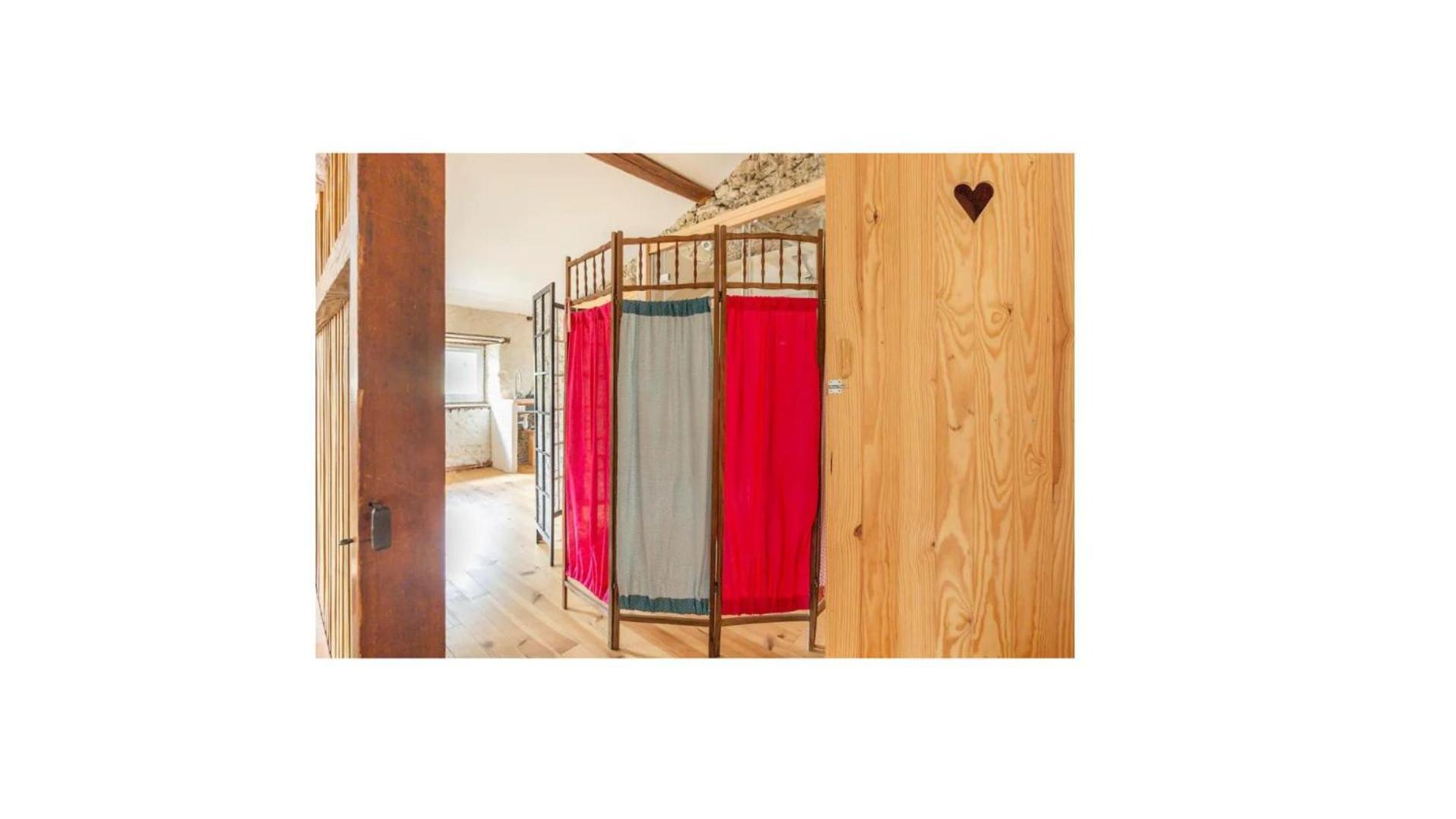 Chambre Triple Deluxe - Gite De La Louve Fougax-et-Barrineuf Екстериор снимка